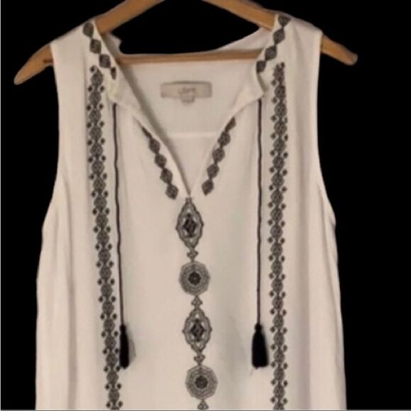 Loft Crepe White sleeveless, a Embroidered dress White & Black Size Small - Picture 3 of 6